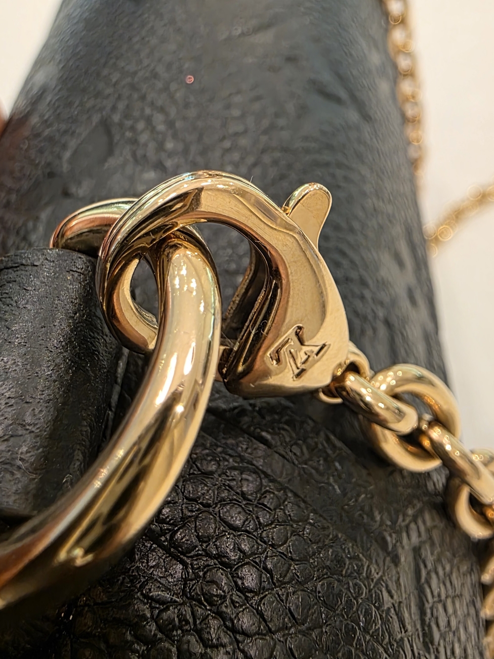 💯 Authentic Louis Vuitton Black Nano Madeleine - Picture 8 of 17